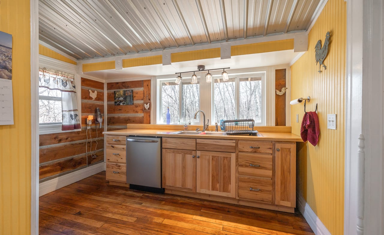 Listing Image 11