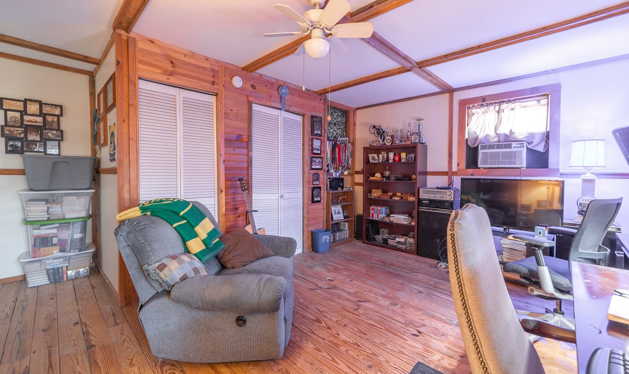 Listing Image 14