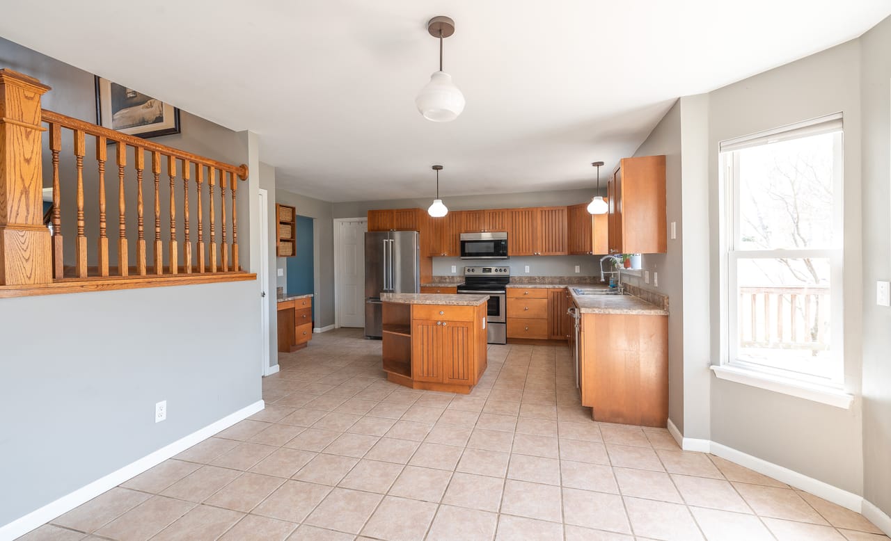 Listing Image 5