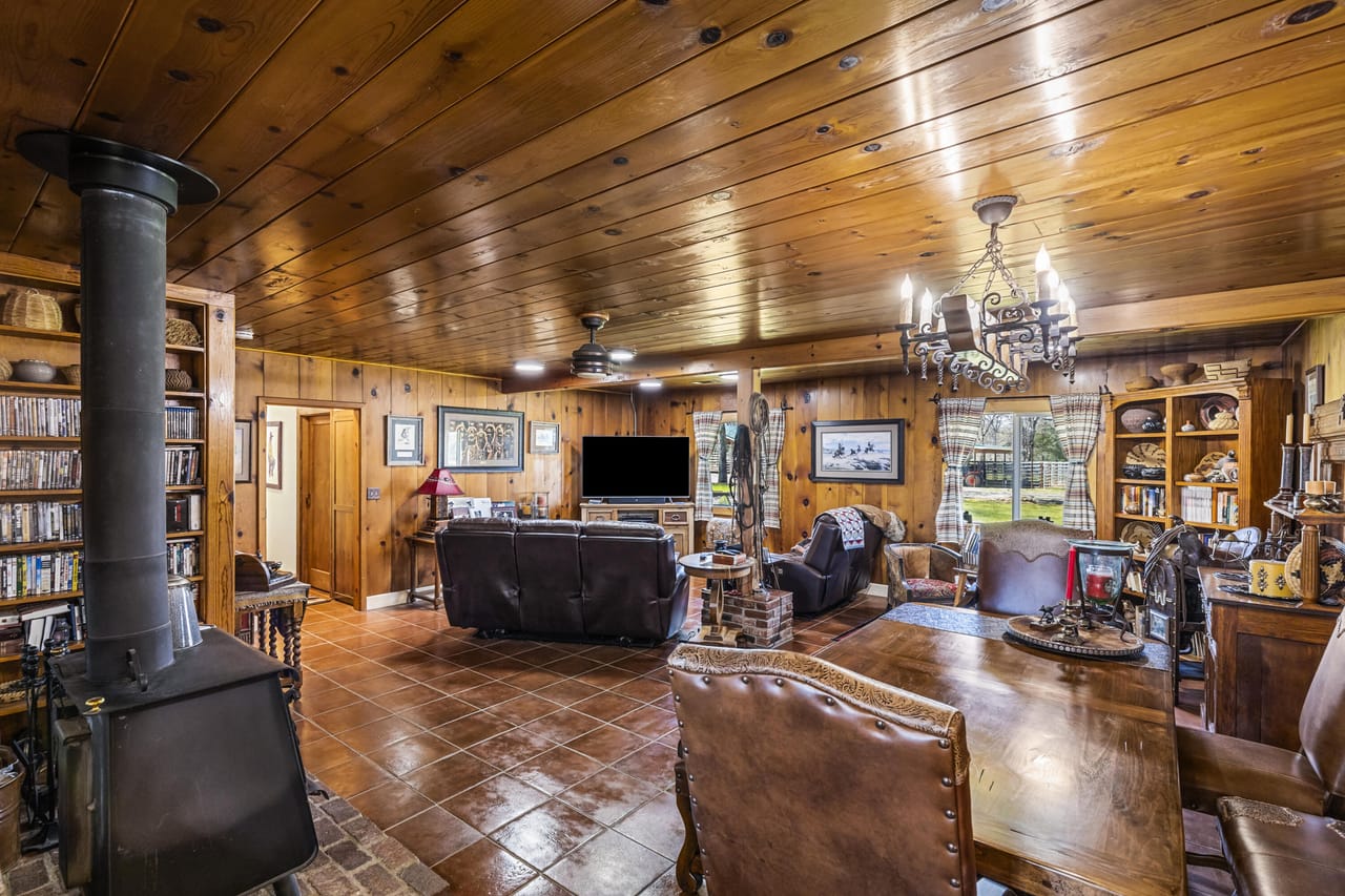 Listing Image 8