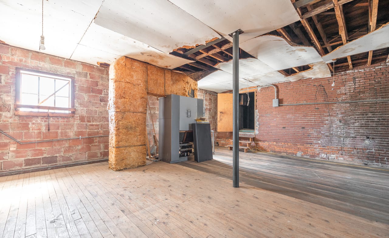 Listing Image 10