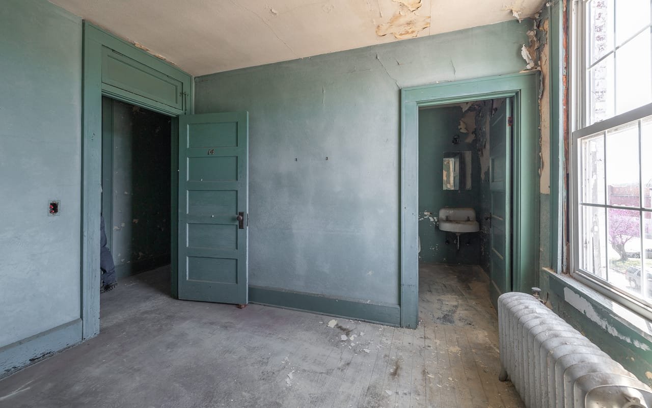 Listing Image 19