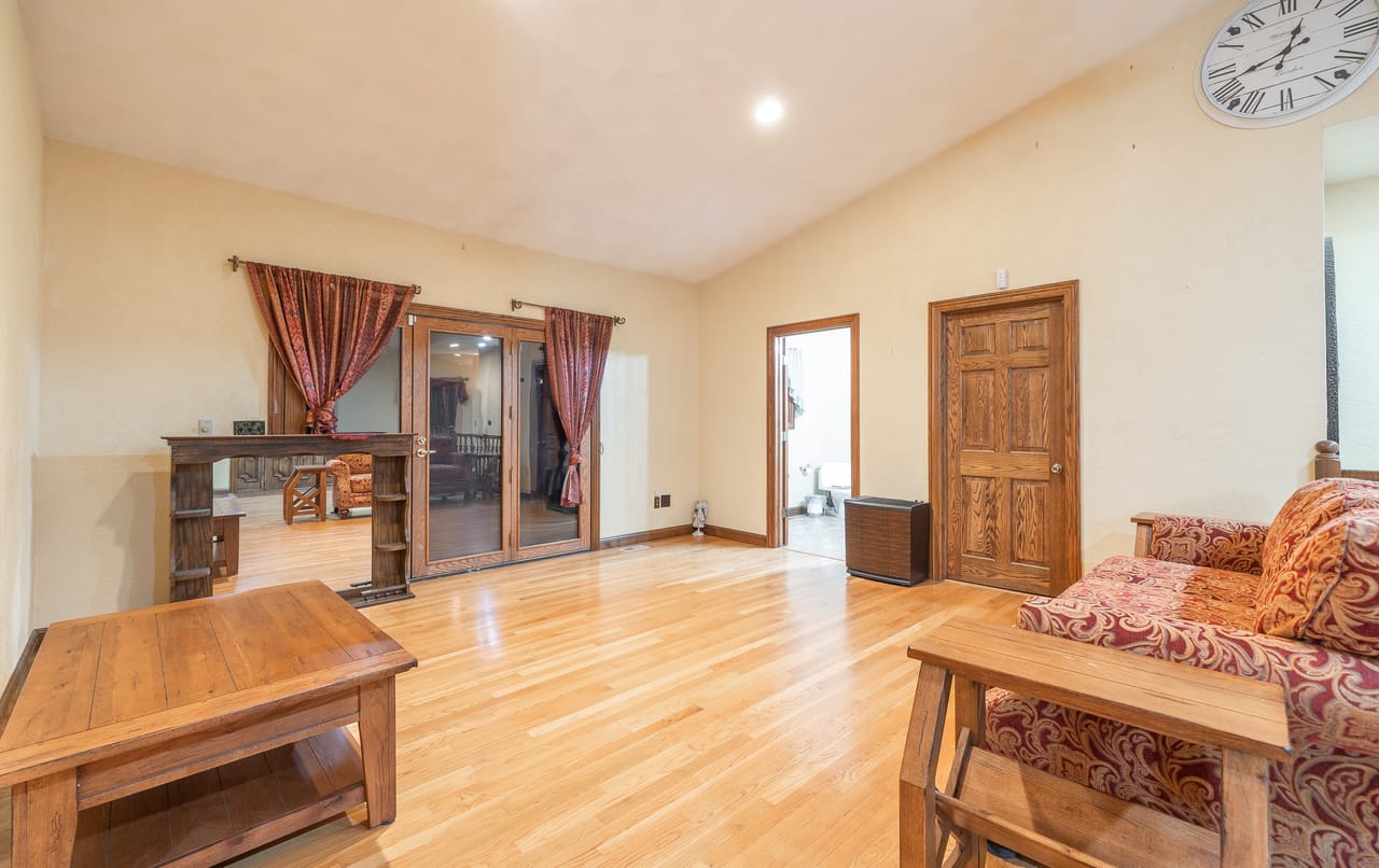 Listing Image 14