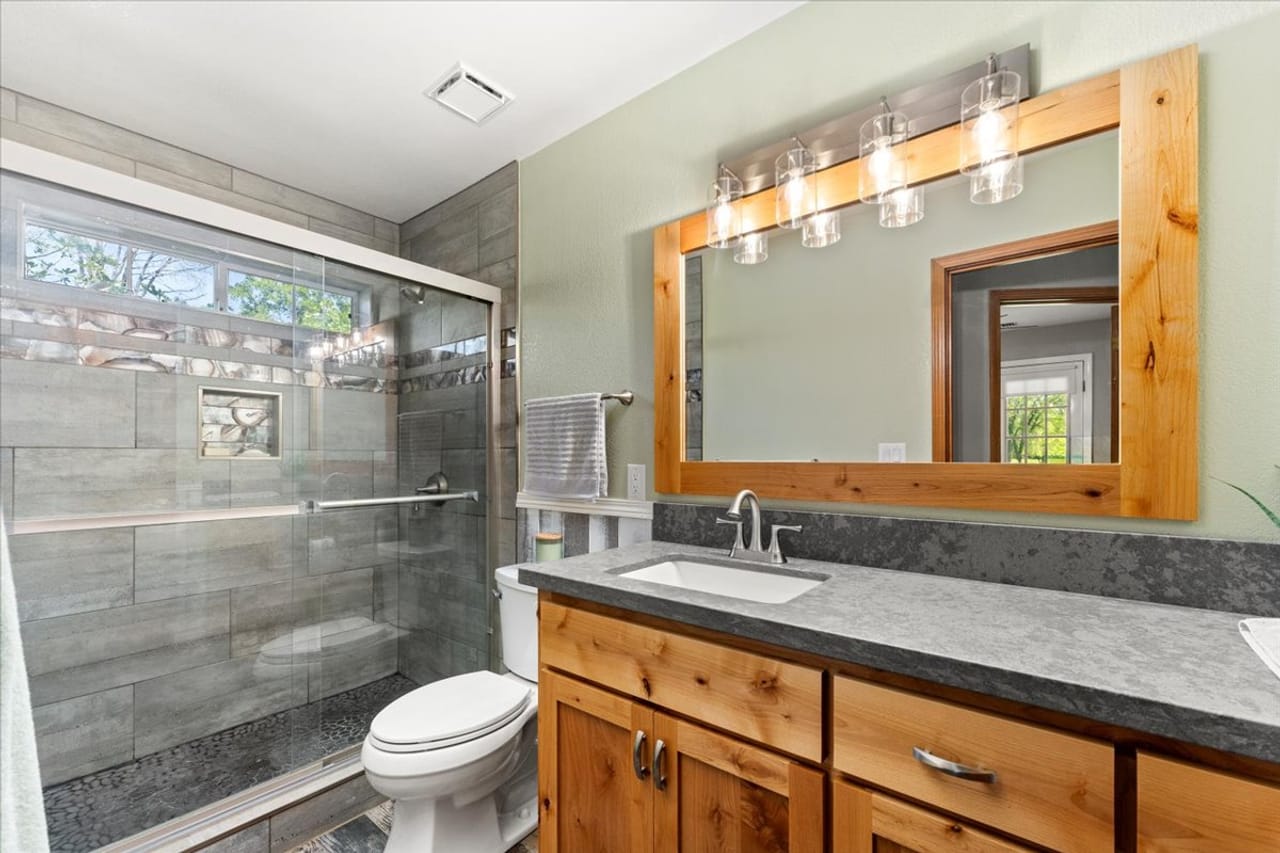 Listing Image 80