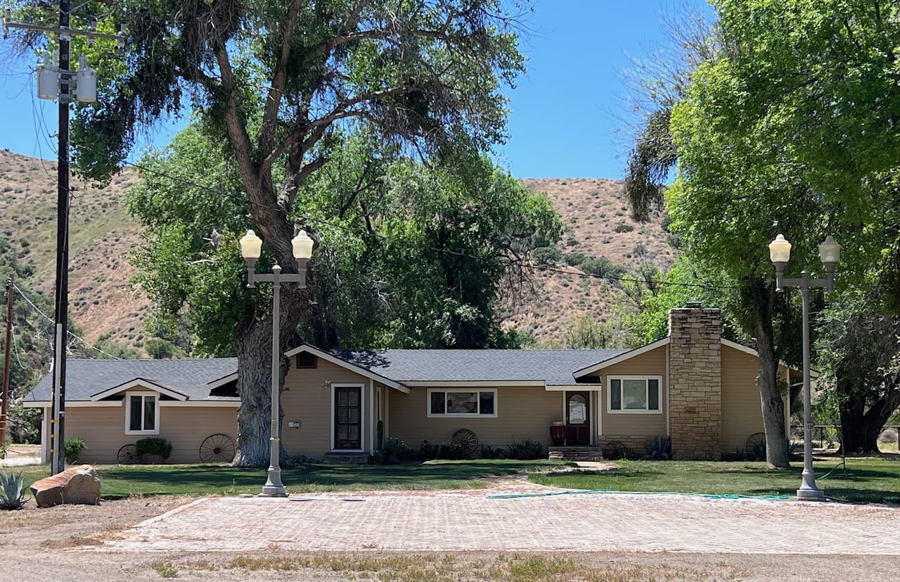 Listing Image 8