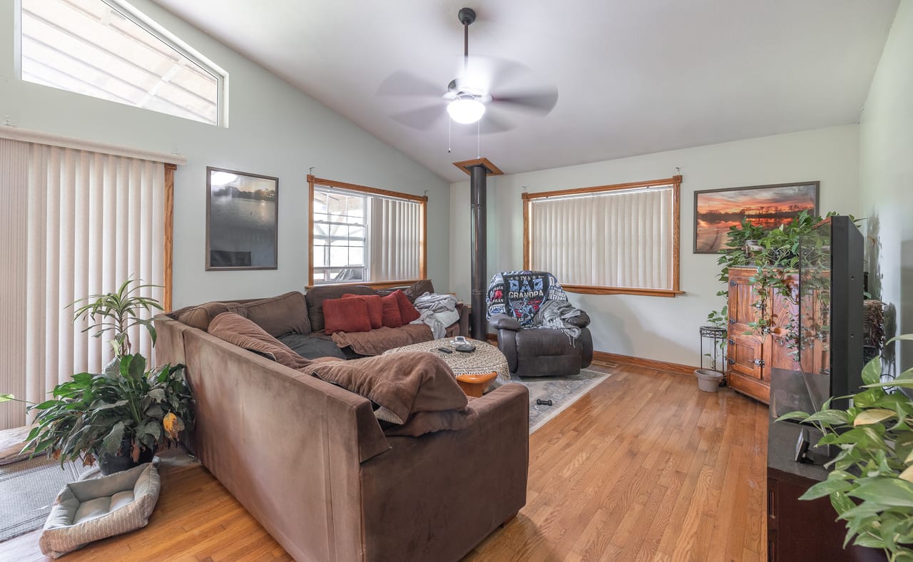 Listing Image 5
