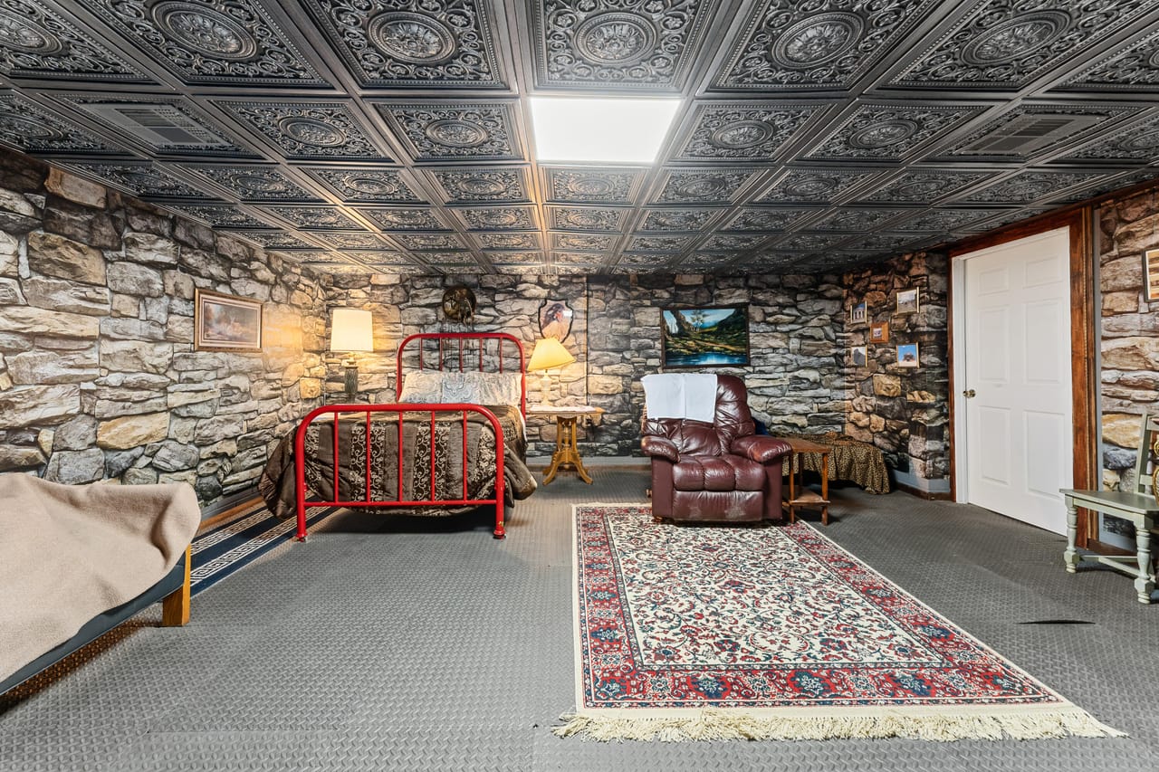 Listing Image 9