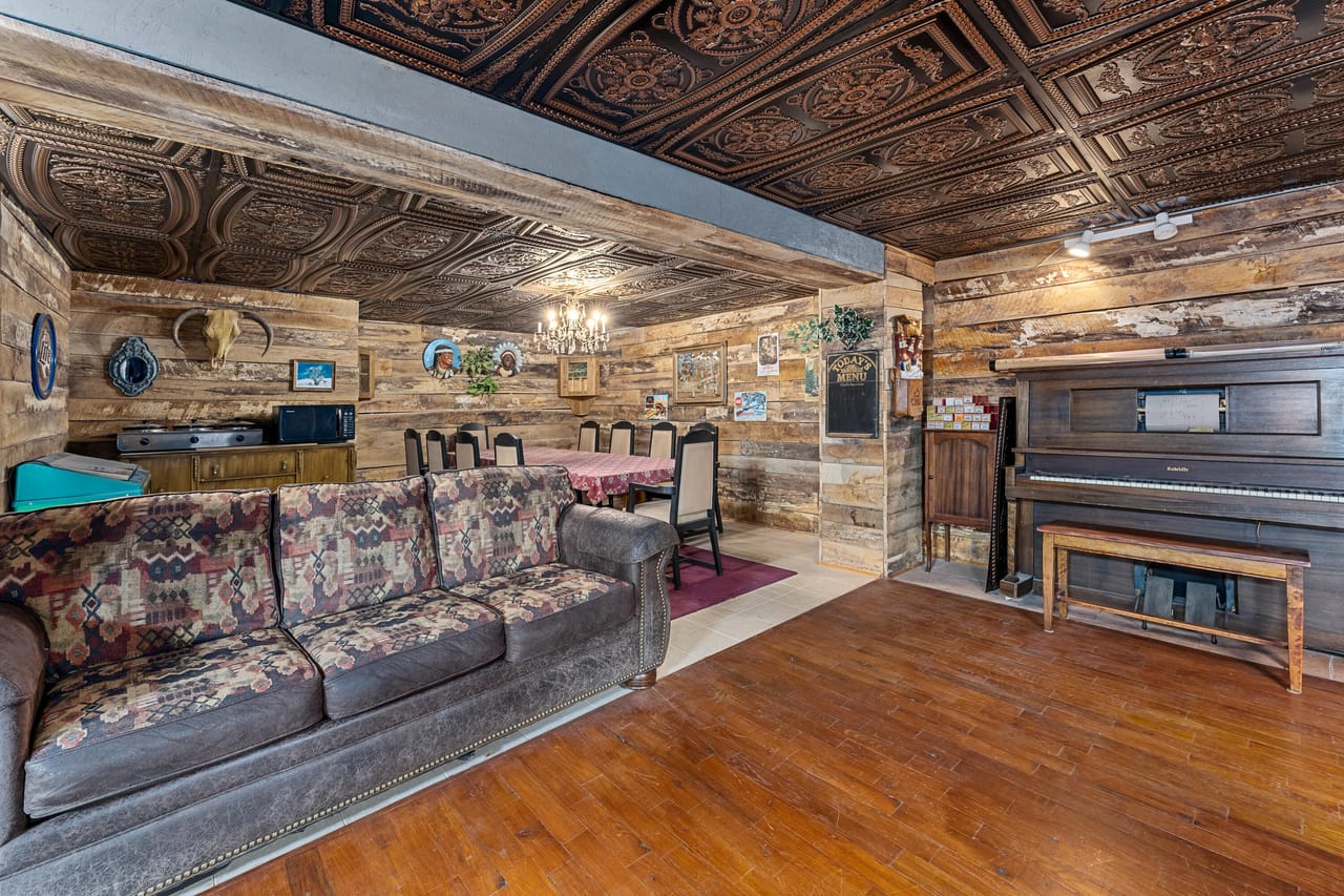 Listing Image 15
