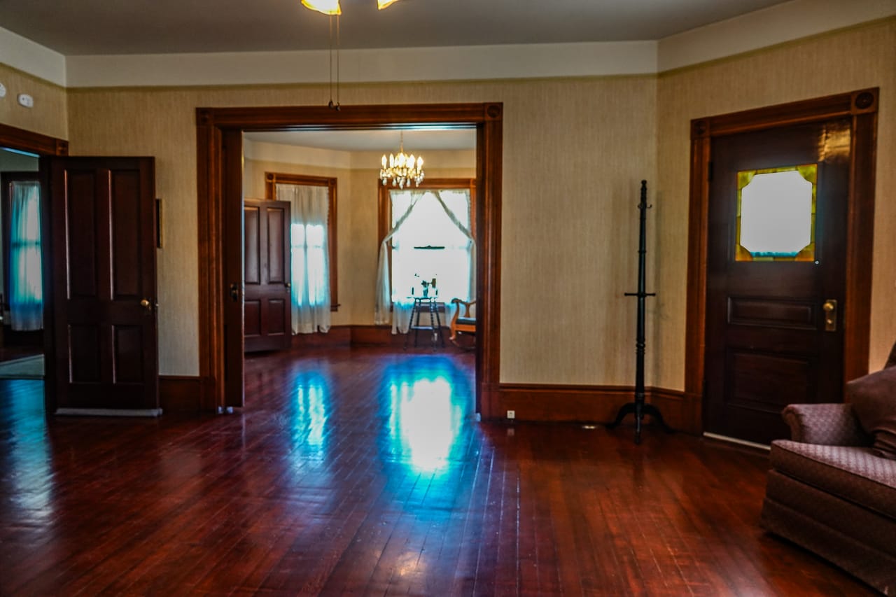 Listing Image 10