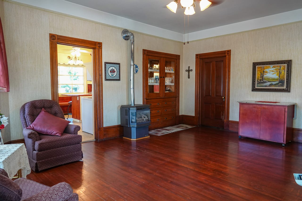 Listing Image 12