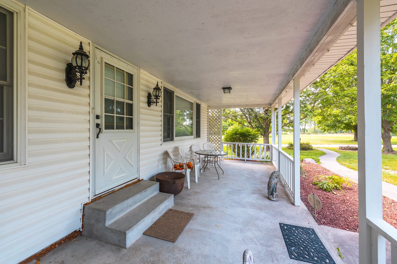 Listing Image 4