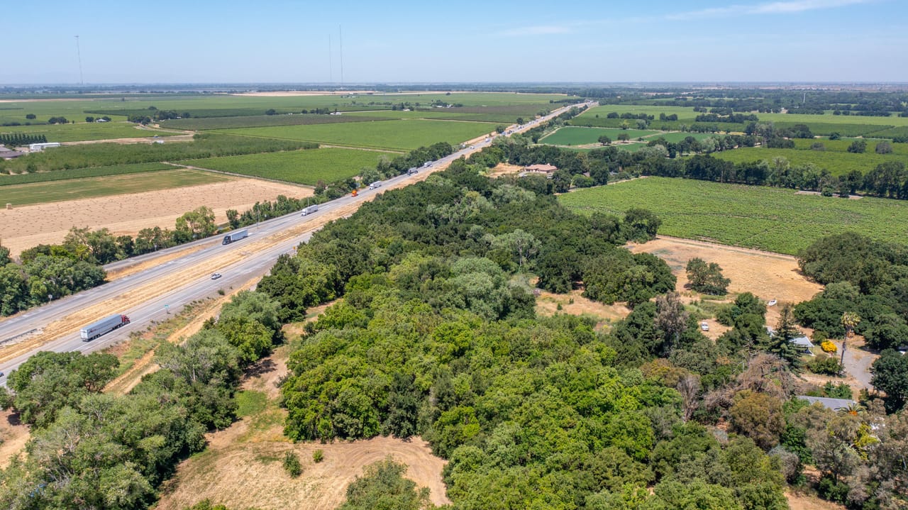 Listing Image 8