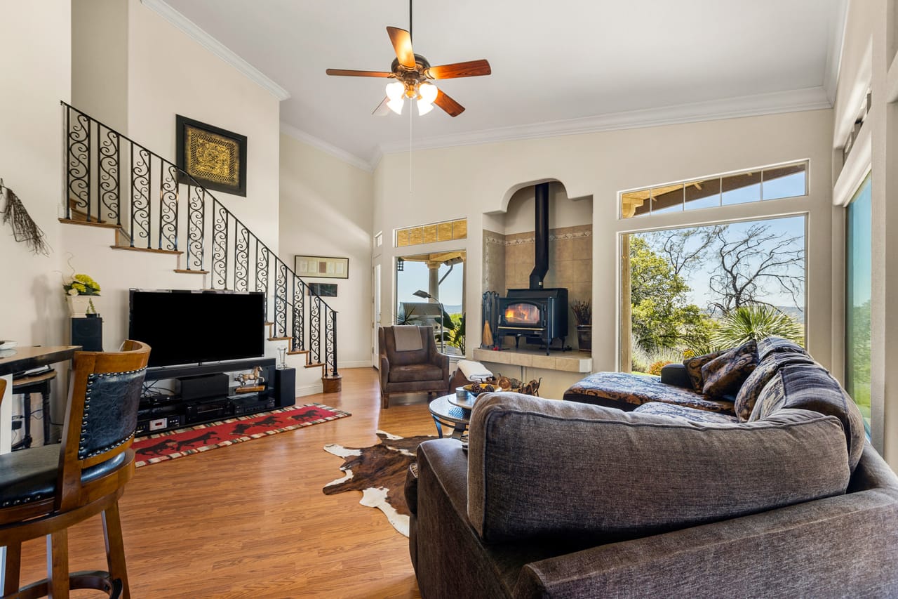 Listing Image 12
