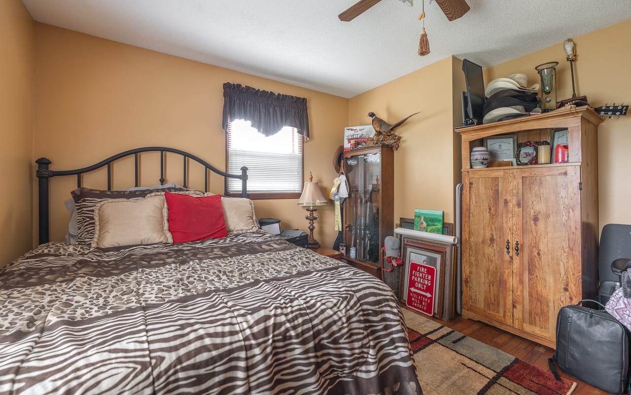 Listing Image 19