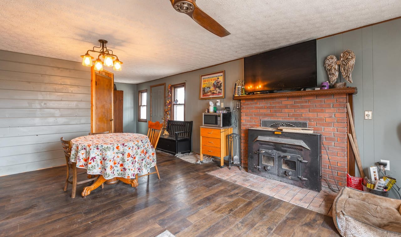 Listing Image 16