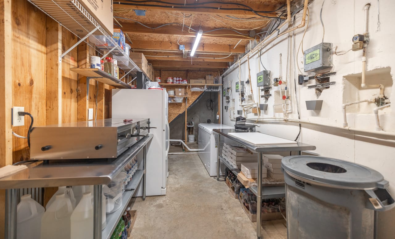 Listing Image 9