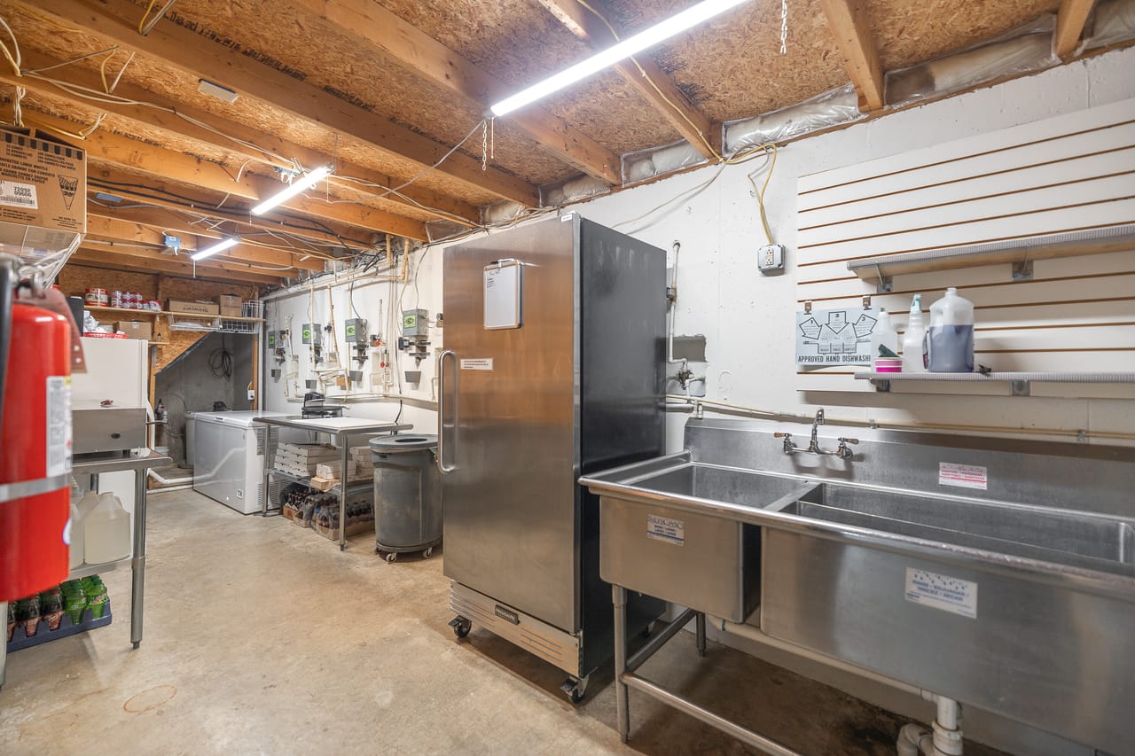 Listing Image 10
