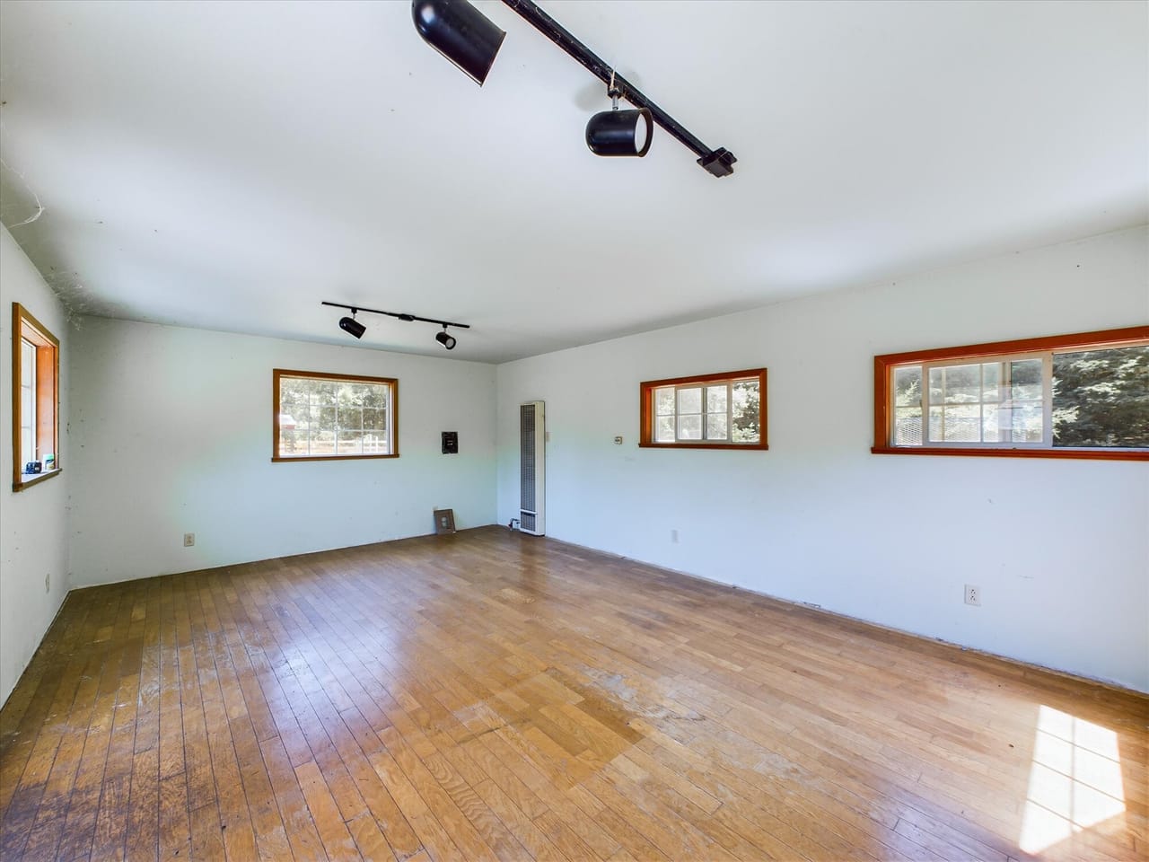 Listing Image 63