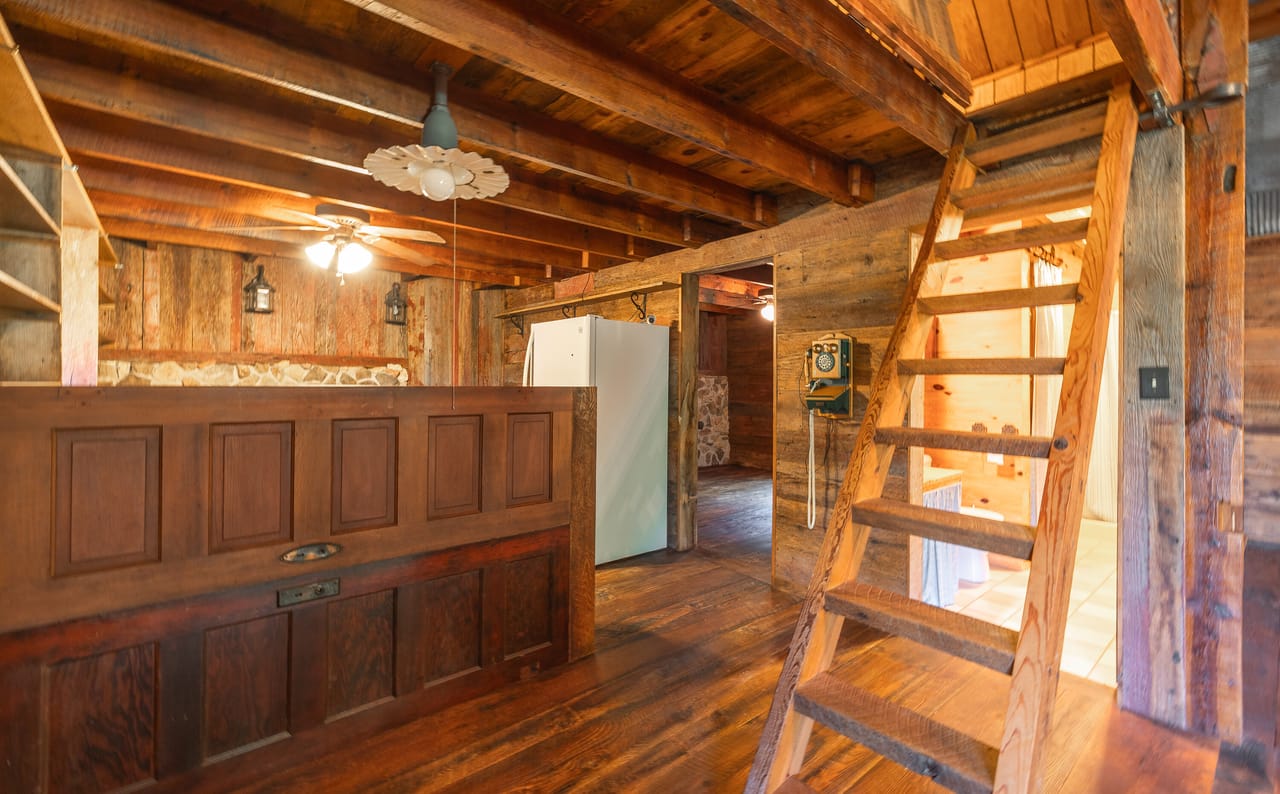 Listing Image 12