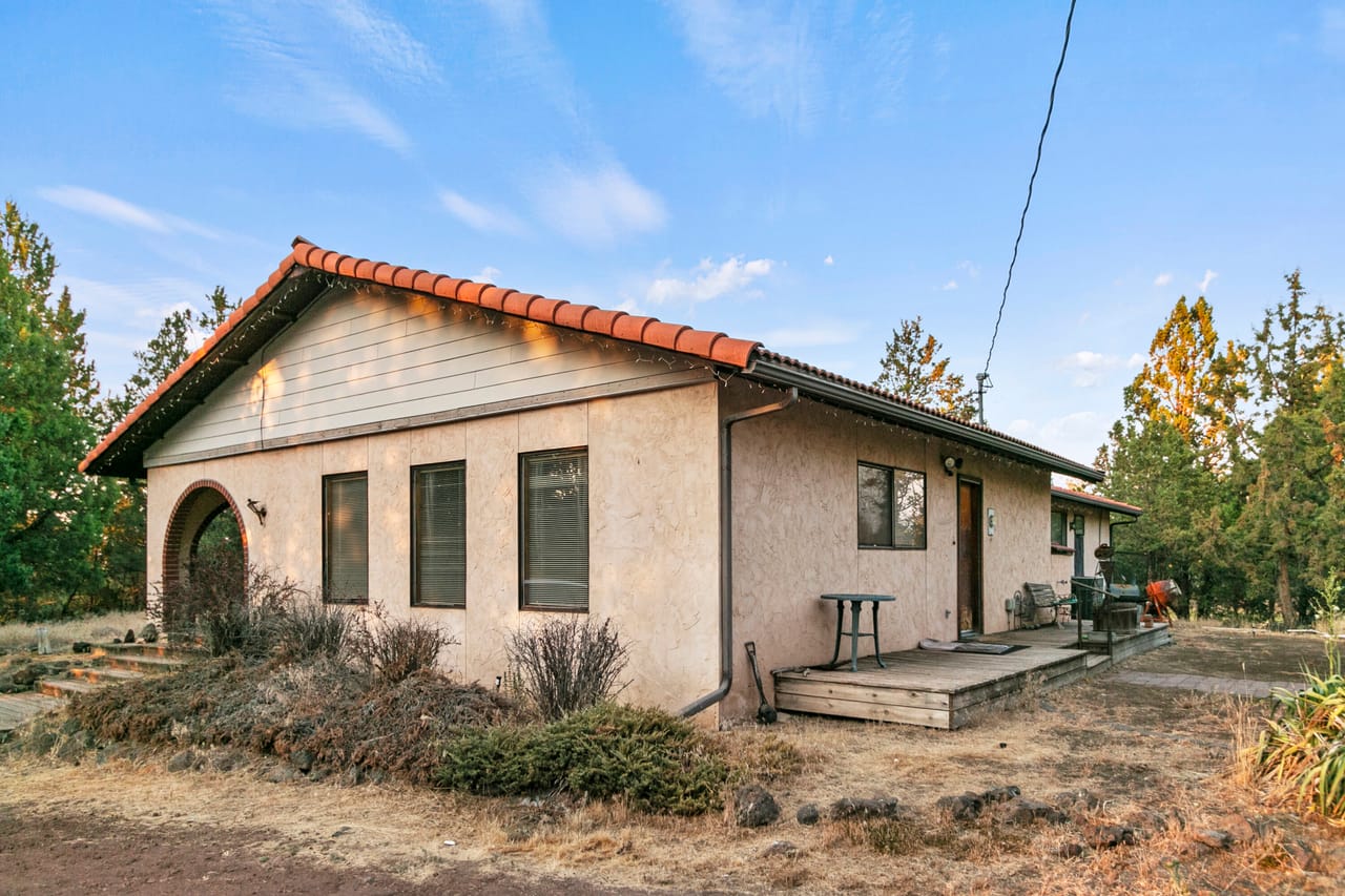 62370 Byram Rd - Captivating Home with Irrigated Pasture