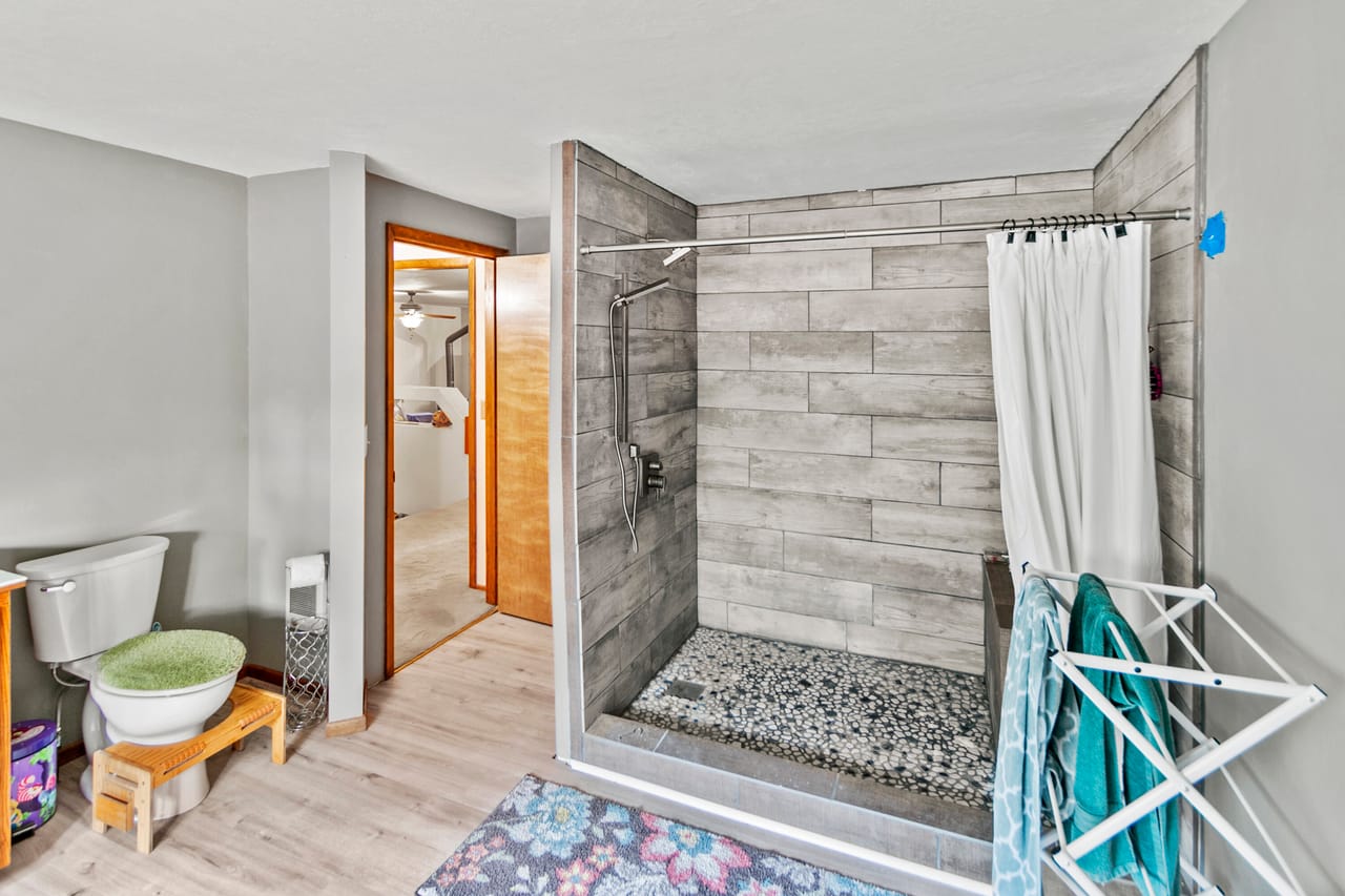 62370 Byram Rd - Captivating Home with Irrigated Pasture