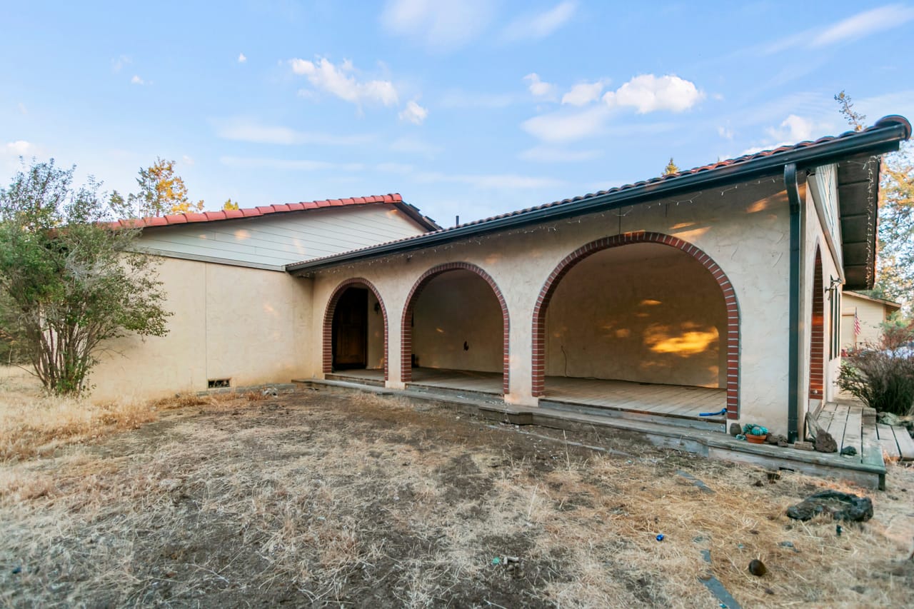 62370 Byram Rd - Captivating Home with Irrigated Pasture