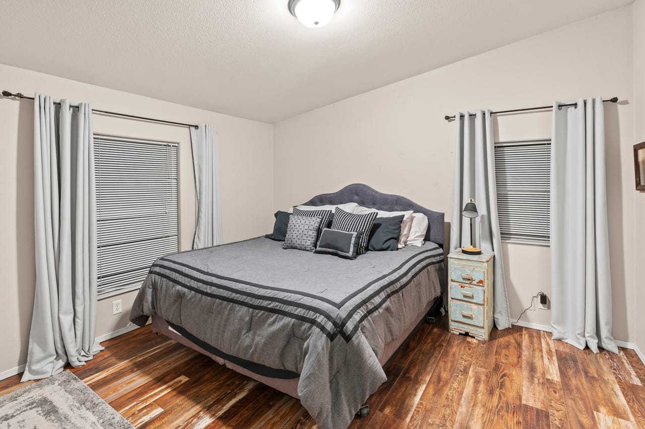 Listing Image 7