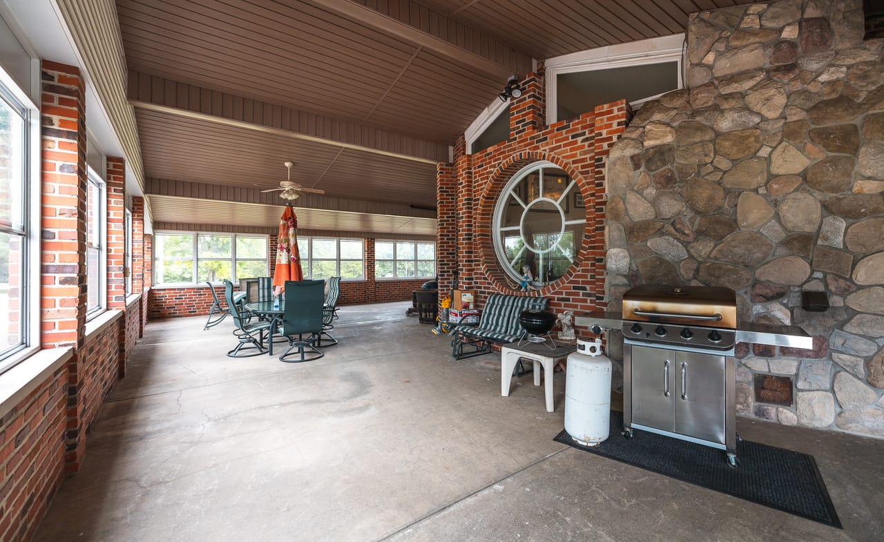 Listing Image 17