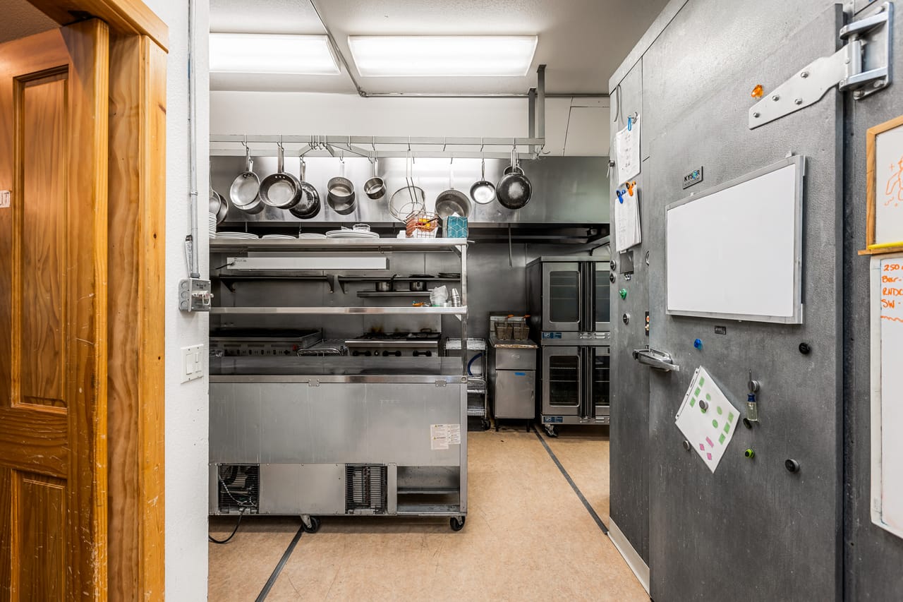 Listing Image 12