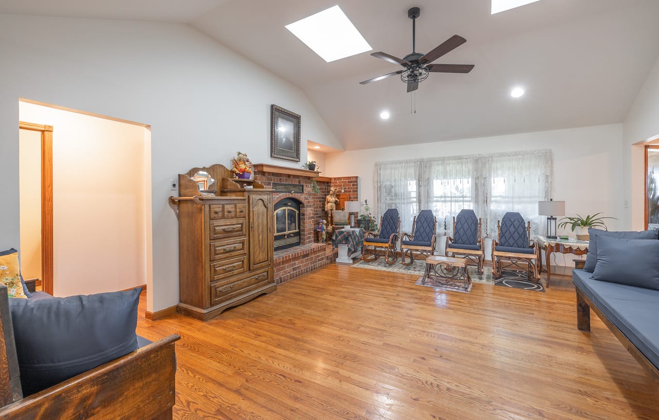 Listing Image 52