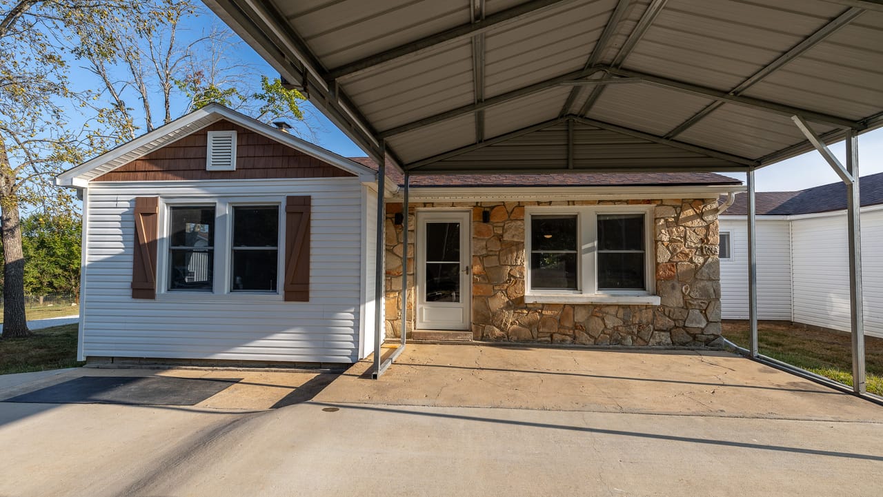 Listing Image 16