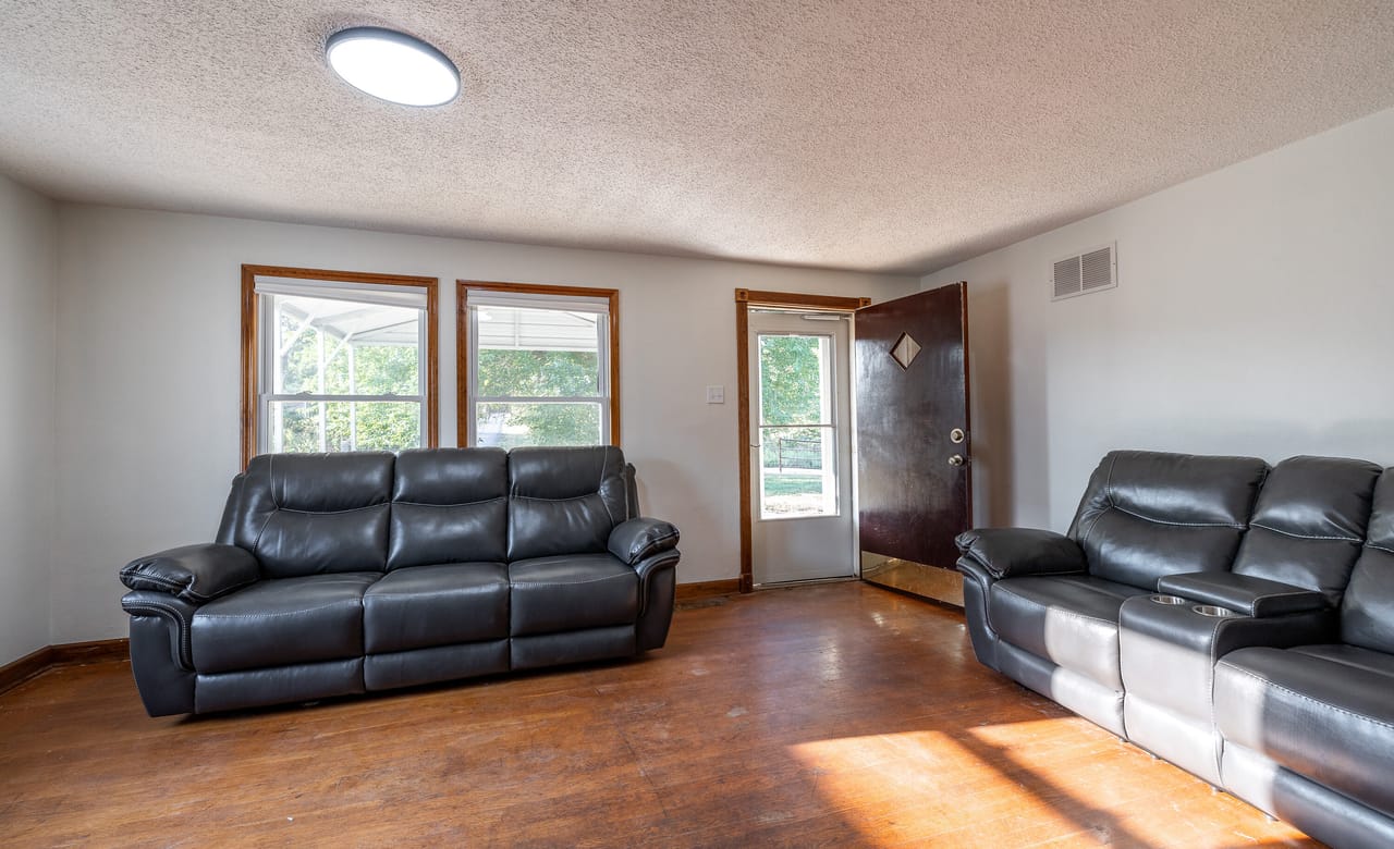 Listing Image 20