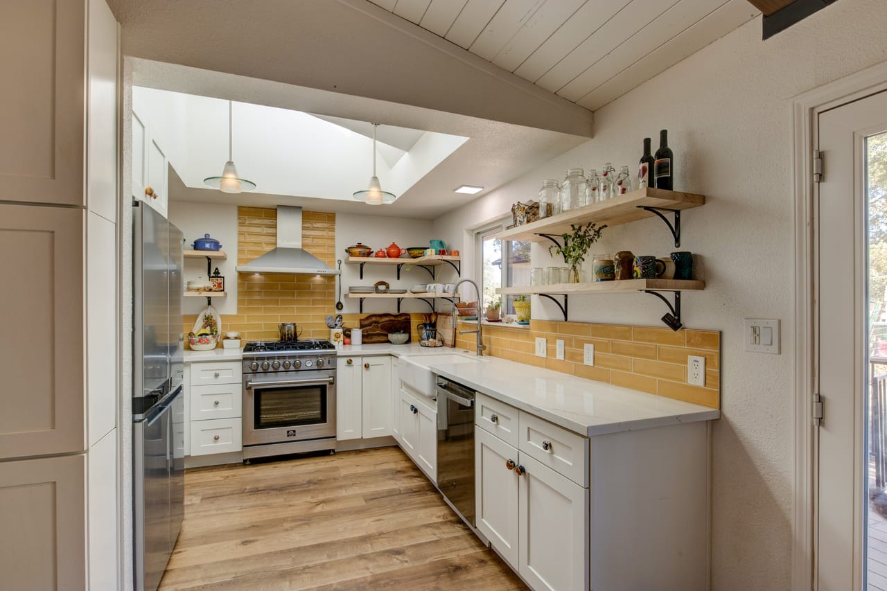 Listing Image 8