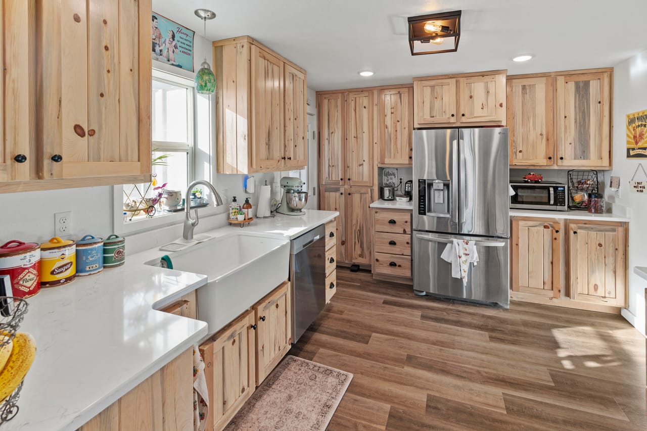 Listing Image 12