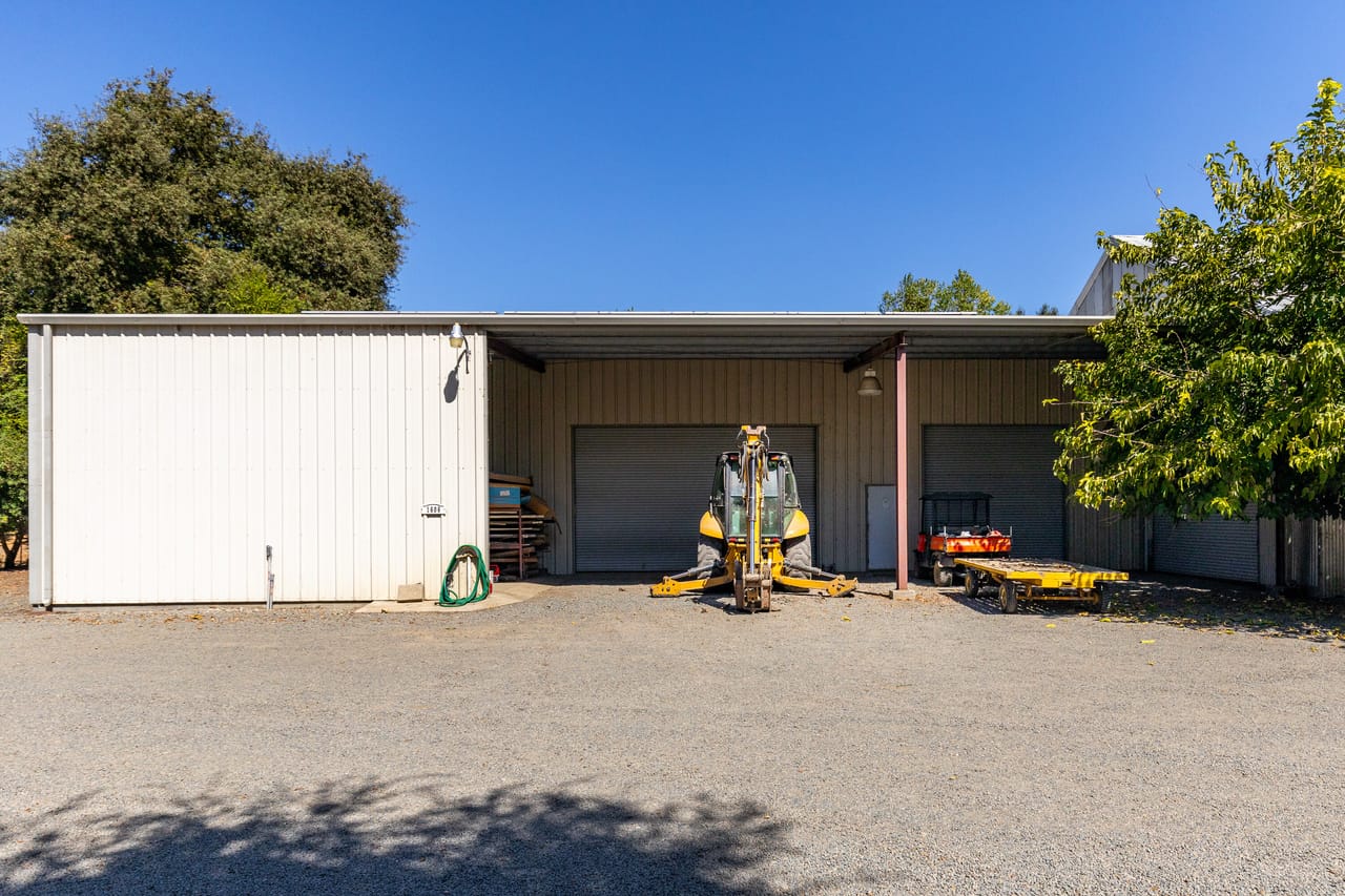Listing Image 11