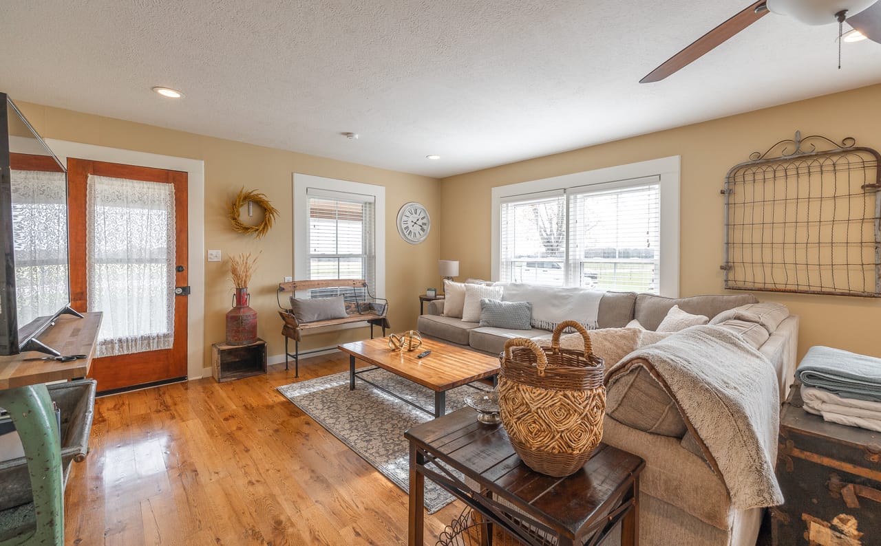Listing Image 10