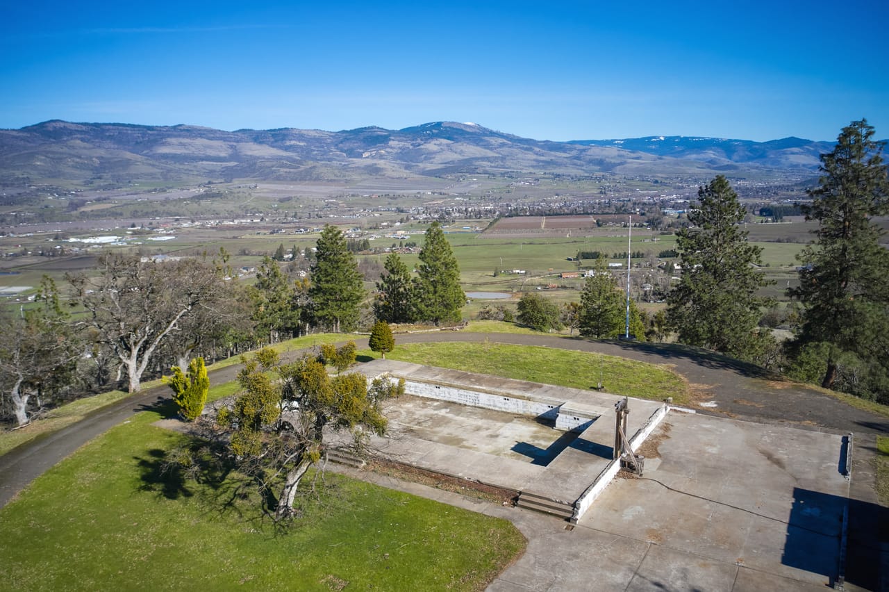 Listing Image 50