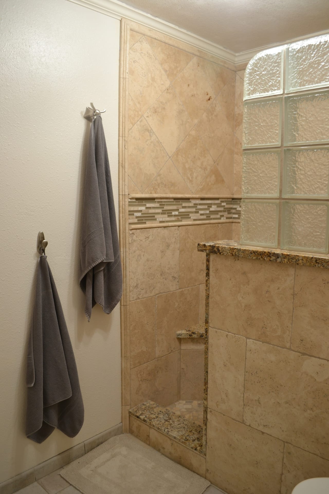 Listing Image 323