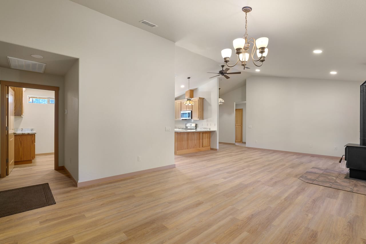Listing Image 104