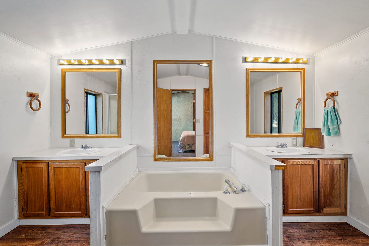 Listing Image 100