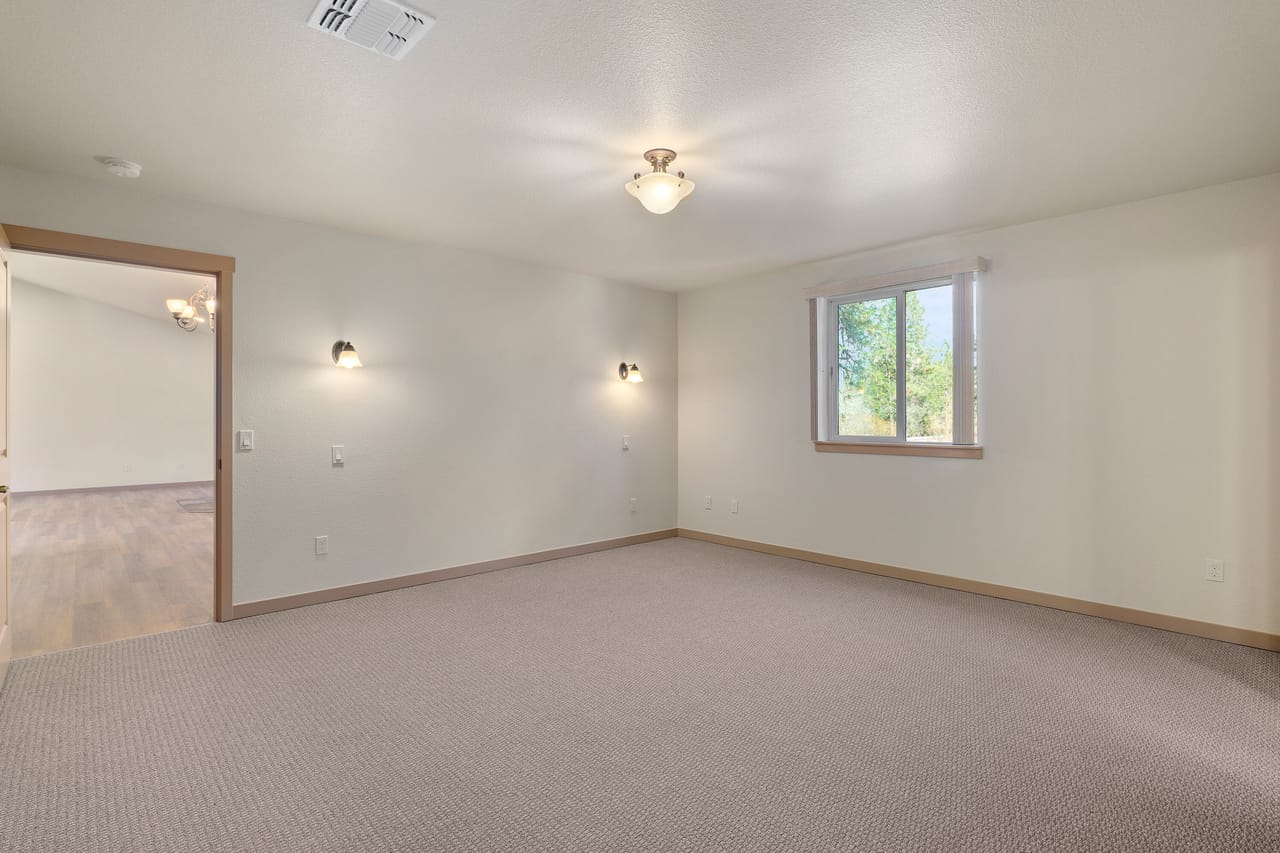 Listing Image 140