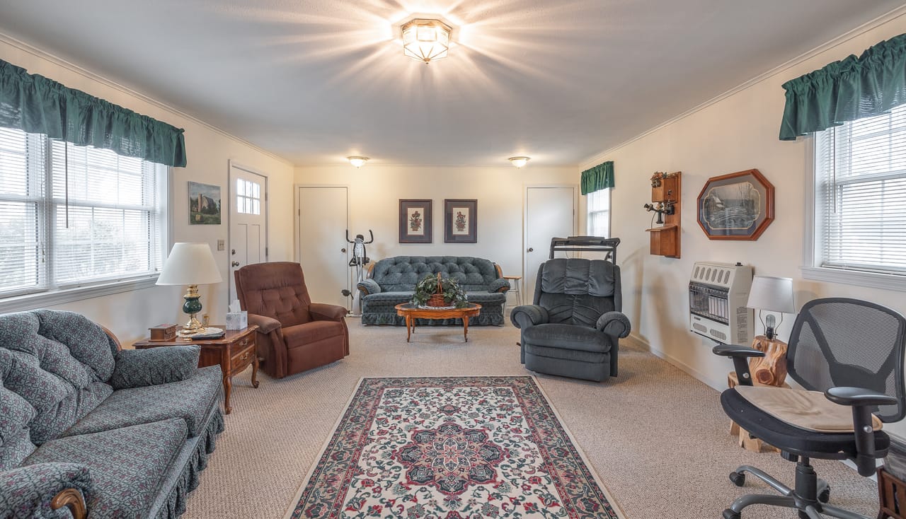Listing Image 12