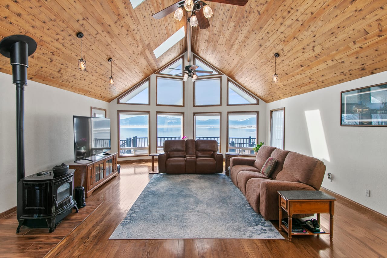 Stunning Lakefront Home Living on Agency Lake 38038 Modoc Point Rd, Chiloquin, OR