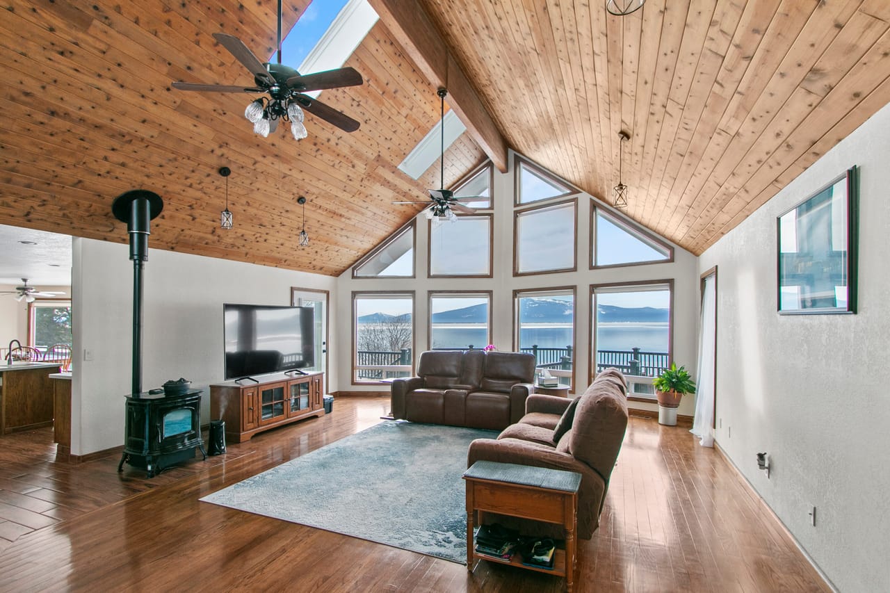 Stunning Lakefront Home Living on Agency Lake 38038 Modoc Point Rd, Chiloquin, OR