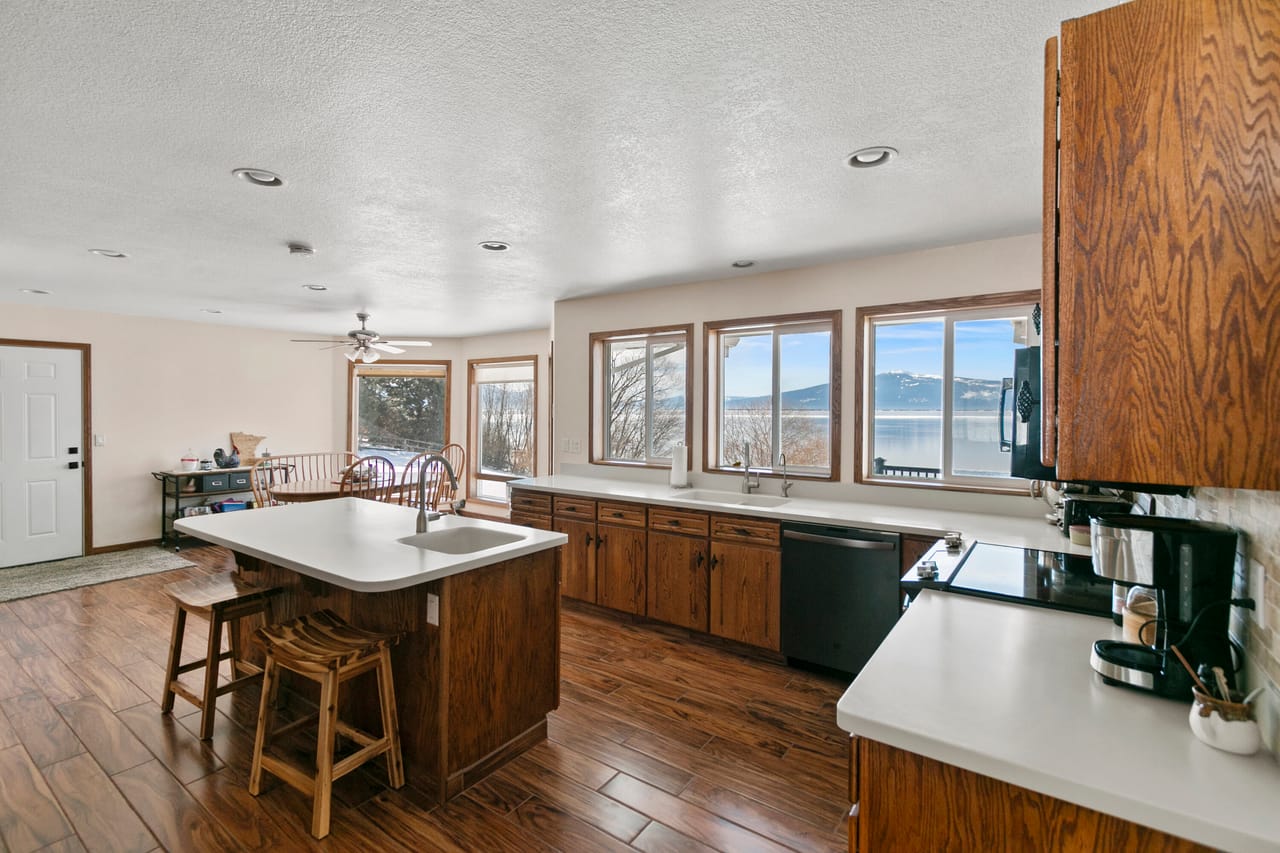 Stunning Lakefront Home Living on Agency Lake 38038 Modoc Point Rd, Chiloquin, OR