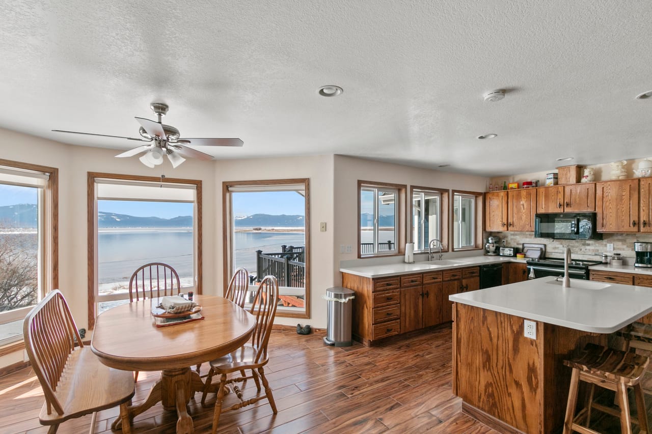 Stunning Lakefront Home Living on Agency Lake 38038 Modoc Point Rd, Chiloquin, OR
