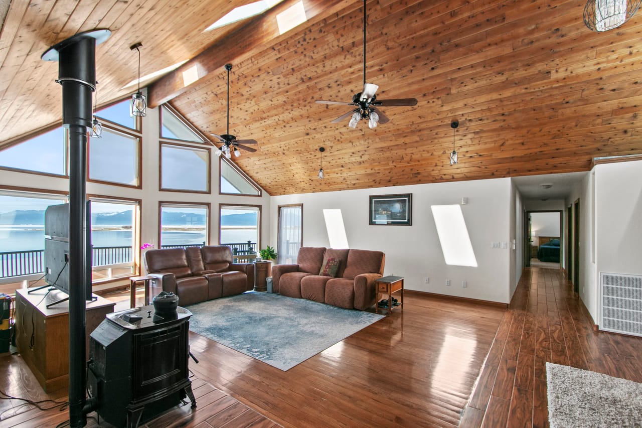 Stunning Lakefront Home Living on Agency Lake 38038 Modoc Point Rd, Chiloquin, OR