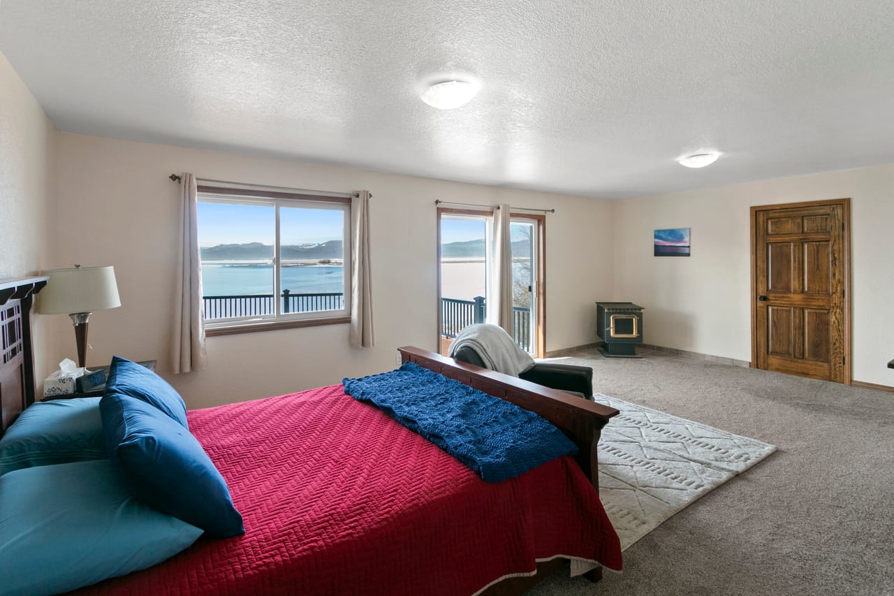 Stunning Lakefront Home Living on Agency Lake 38038 Modoc Point Rd, Chiloquin, OR