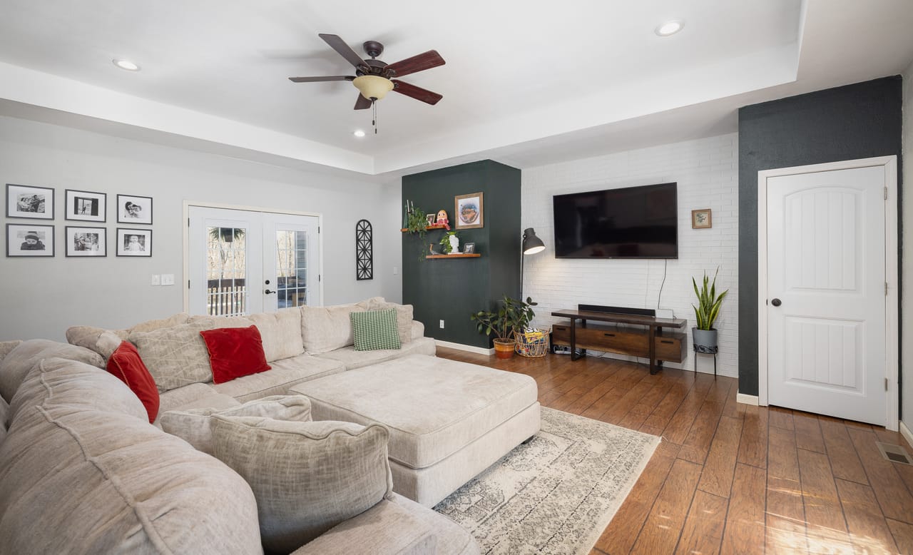 Listing Image 19