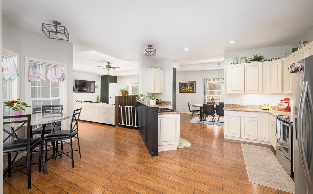 Listing Image 127